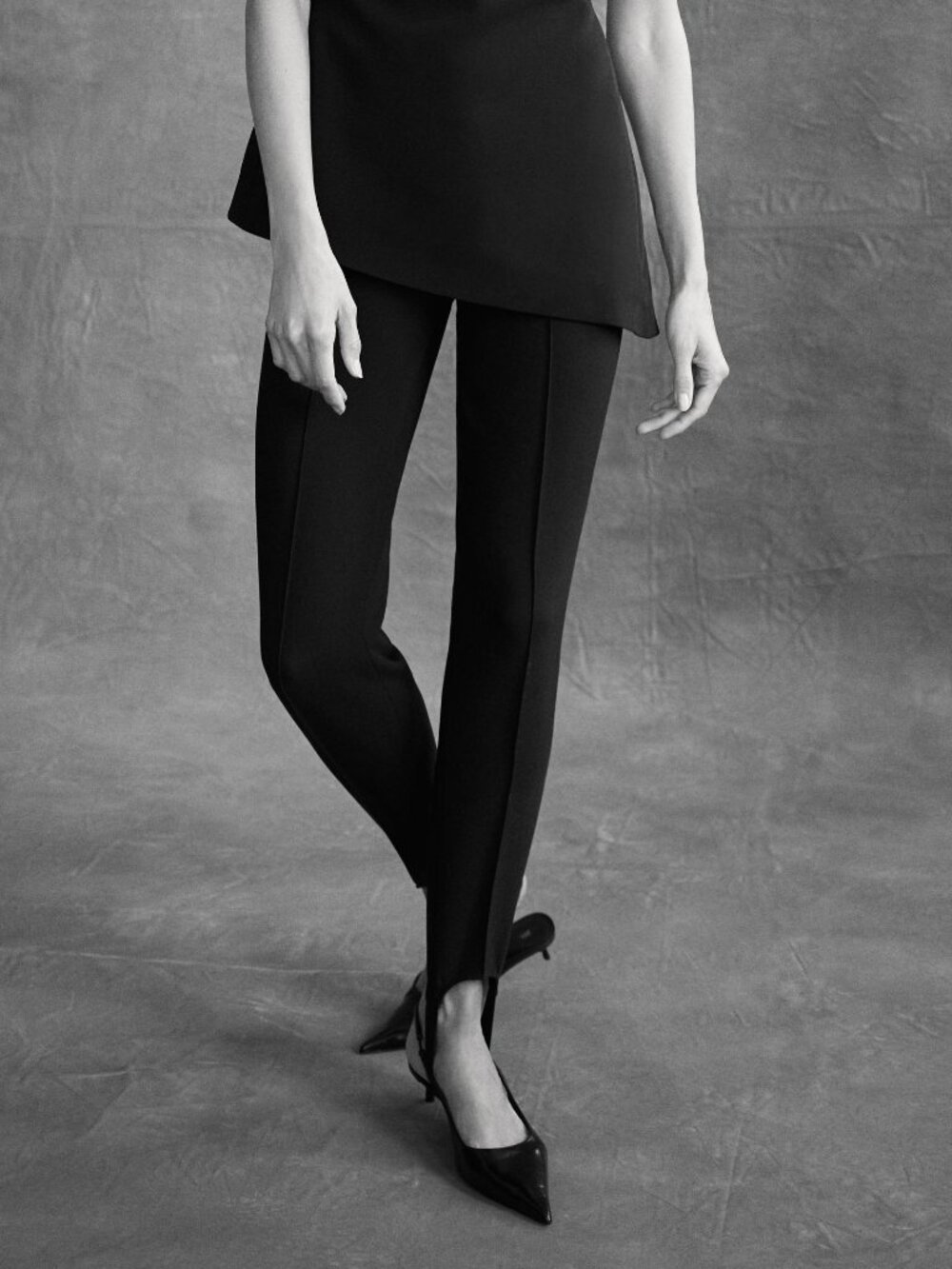 BLACK HIGH WAISTED STIRRUP PANTS
